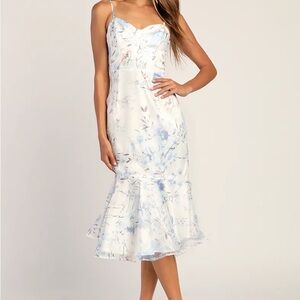 Lulu's NWT Blue and White Floral Trumpet Midi Dress